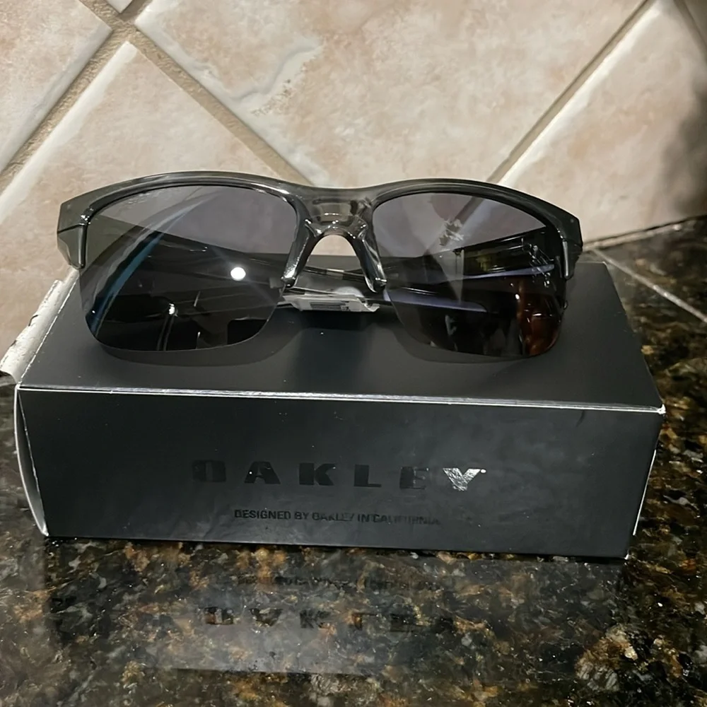 Brand New Oakley 63mm Rectangle Thinklink Sunglasses